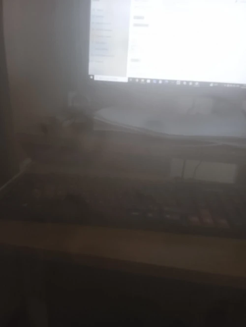 PC de bureau avec table
