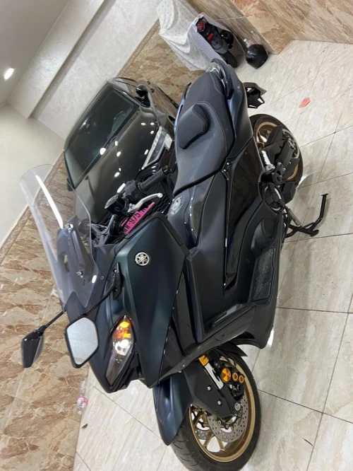 Yamaha T max 2022