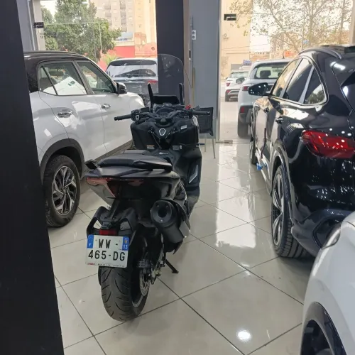 Yamaha T-Max 2025