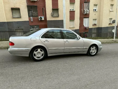 Mercedes E240 2001 Avant garde