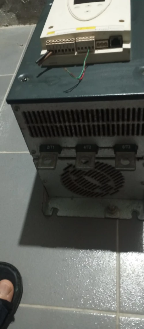 Démarreur progressif Schneider ats22 (220kw) avec une contacteur by-pass intégré