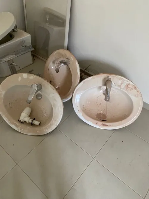 Meuble / Baignoire/ Coffre /Lavabos / Bidets /Lave vaisselle ( Pour pièces)