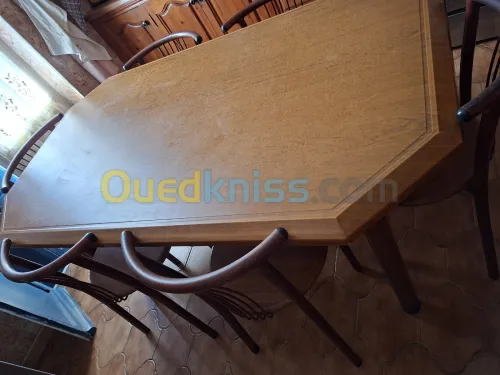 Table de cuisine robuste + 6 chaises