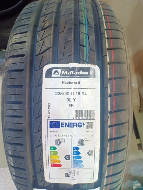 225/40R18 matador