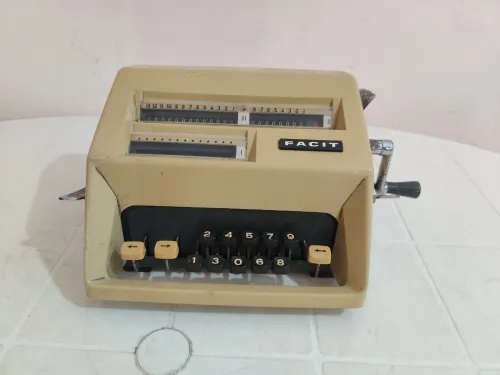 FACIT , machine à calculer ancienne 