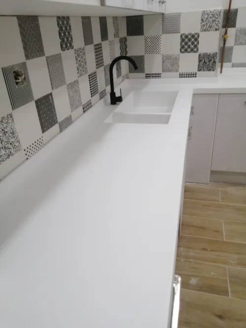 Plan de travail cuisine en Corian 