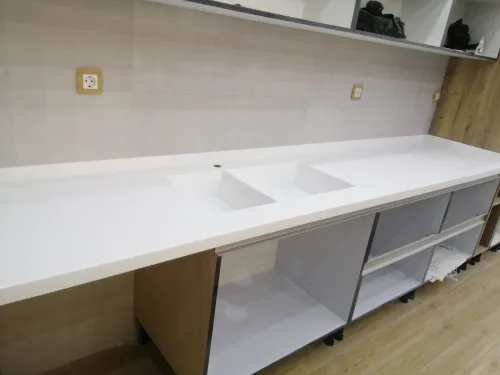 Plan de travail cuisine en Corian 