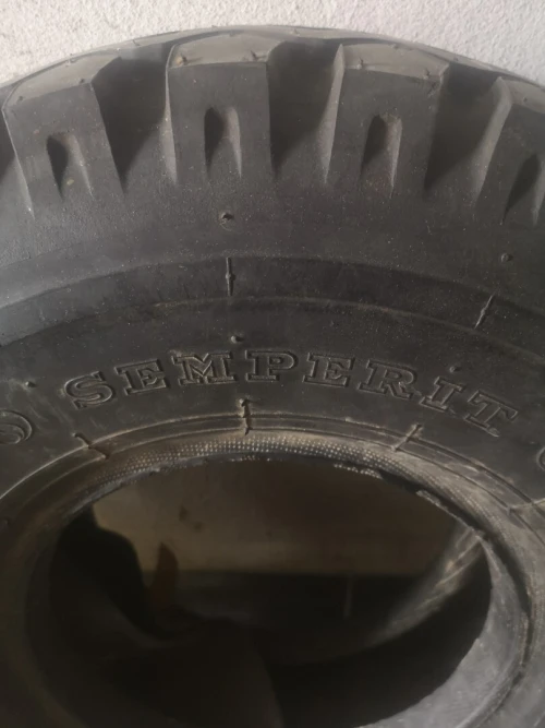 Pneu de clark neuf 6.00.9