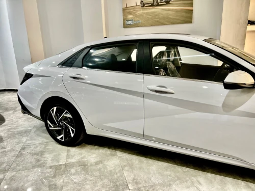 Hyundai Elantra 2025 