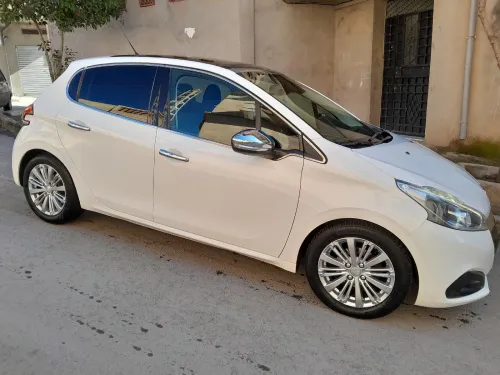 Peugeot 208 2015 Allure Facelift