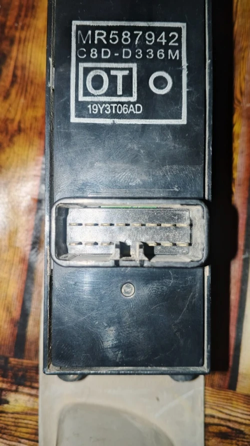 Bouton monte glace honda city Mitsubishi L200