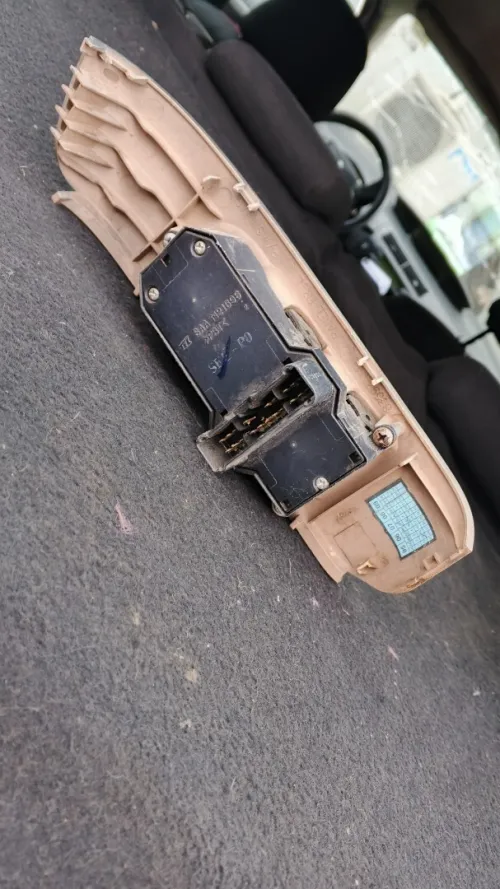 Bouton monte glace honda city Mitsubishi L200