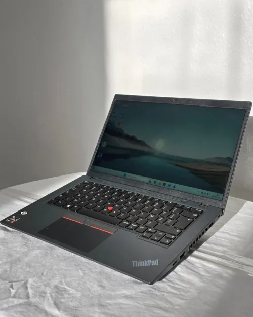 Lenovo thinkpad ryzen 5 pro 5675U