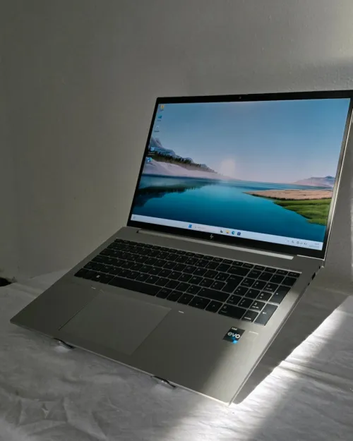 Hp elitebook 860 g10 i7 13em