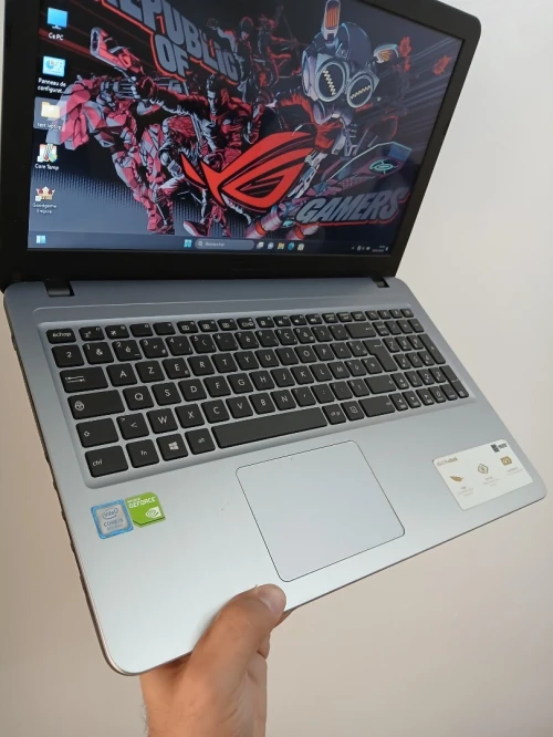 ASUS VivoBook 15 X540 I5 8250U NVIDIA MX110 2GB RAM 8GB SSD 256GB