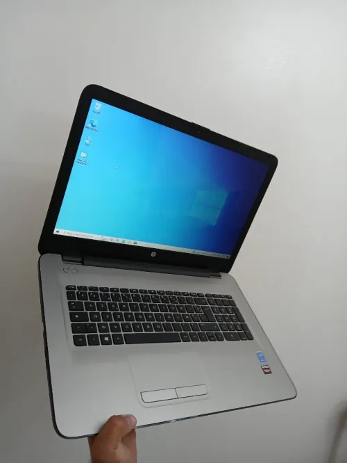 HP Notebook i3 5005U AMD Radeon R5 M330 RAM 8GB 17POUCE