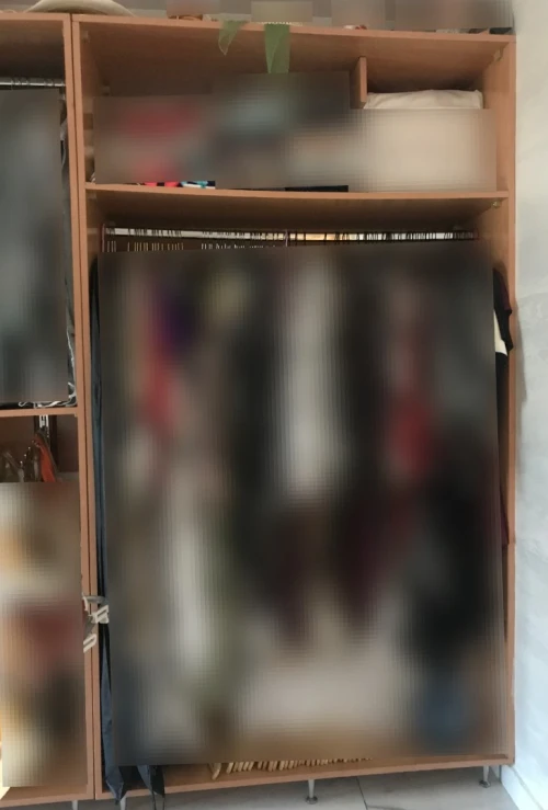 Dressing en forme de L ou bien une barre a coté de l'autre.