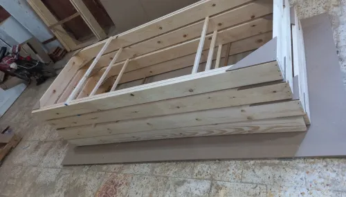 Precadre en bois rouge 