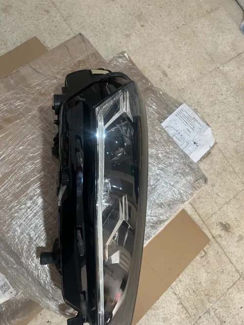 Phare frontale Skoda Fabia Mk4 (6VA)