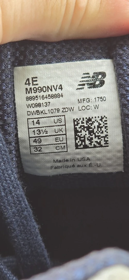 New Balance M990NV4  - Ref M990NV4  - Original اصلية - Pointure 49 / 32 CM /Largeur 4E