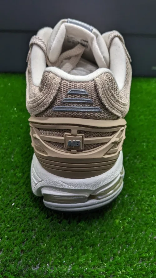 New Balance 1906R Ref M1906RV - Original اصلية - Pointure 46.5 / 30 Centimètre