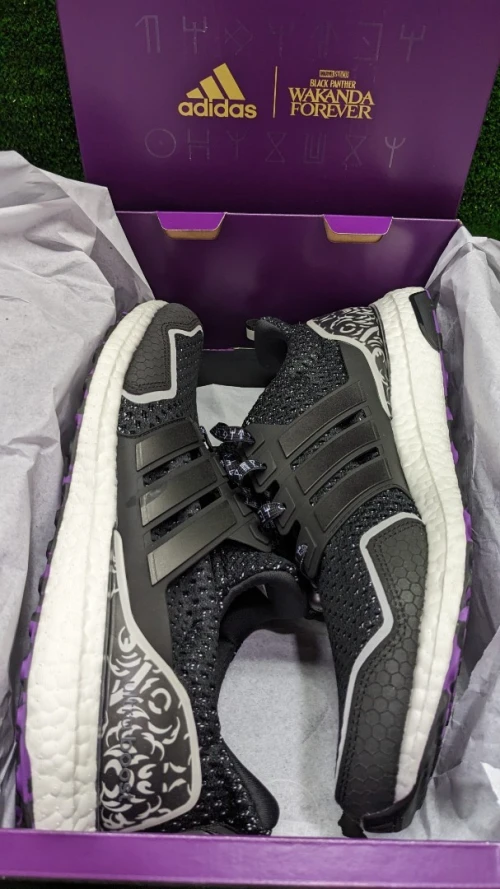 Adidas ULTRABOOST 5.0 X MARVEL BLACK PANTHER Ref HR0518  Original اصلية - Pointure  47 1/3 / 30.5 CM