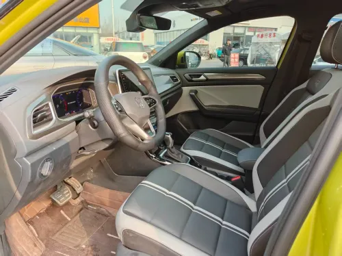 Volkswagen T-Roc 2023 