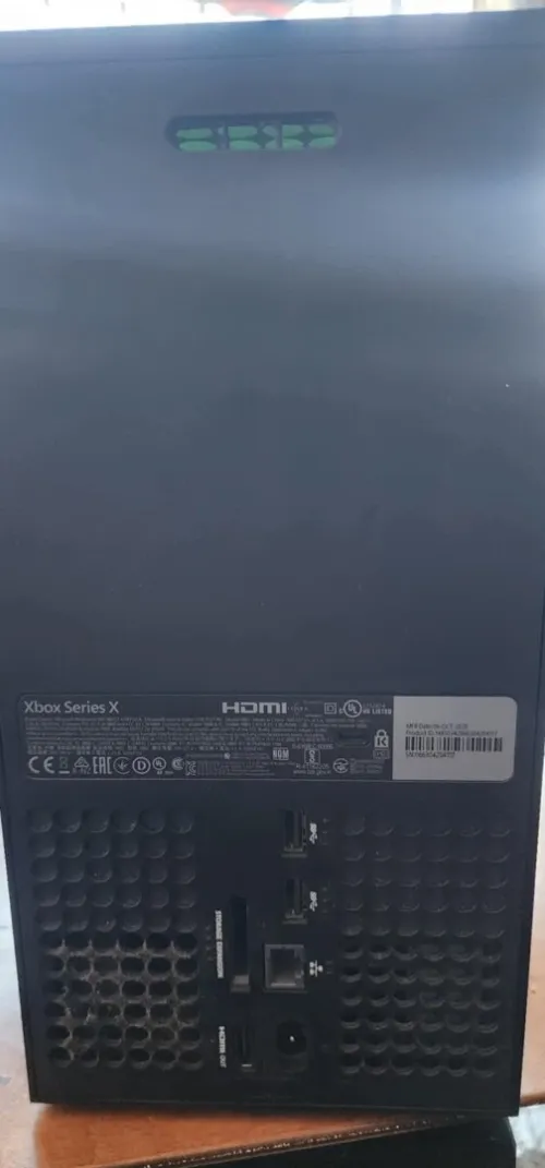 Xbox série X presque neuf peut utilisé,  1 to avec 2 manettes originale