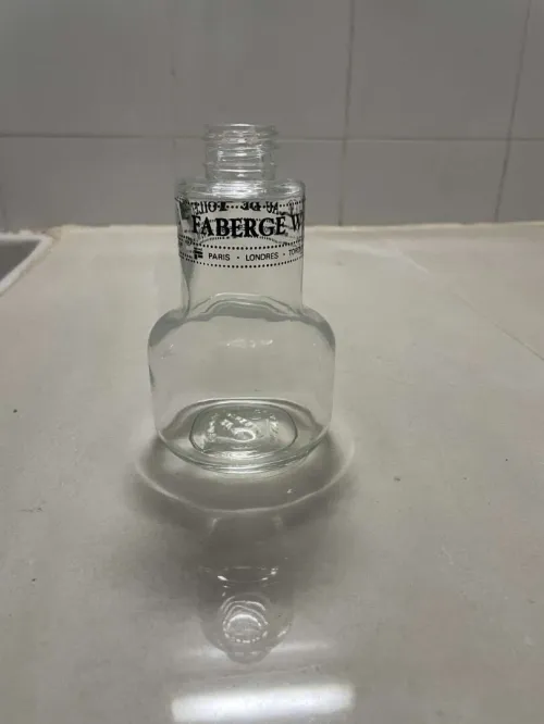 Bouteille de parfum vide 