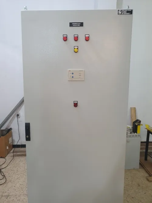 Armoire électrique pour bloc opératoires 