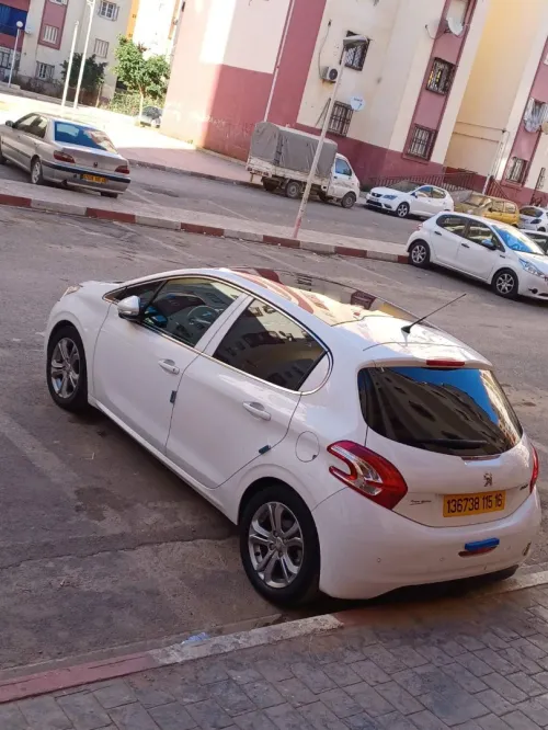 Peugeot 208 2015 Allure