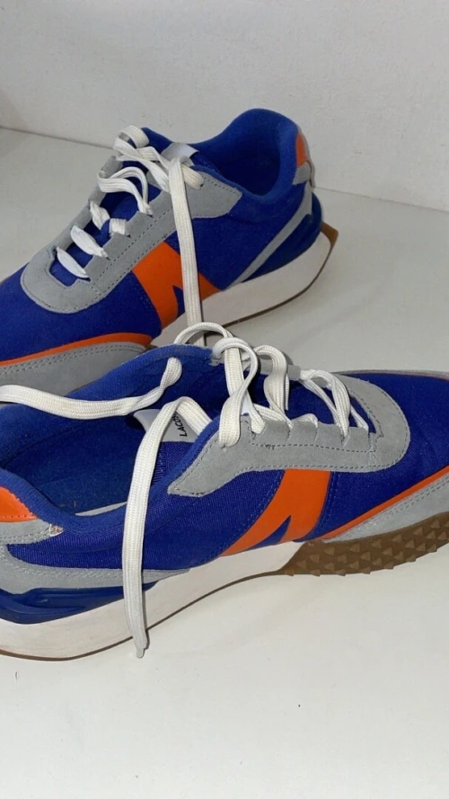 une paire de sneakers Lacoste L-Spin Deluxe homme