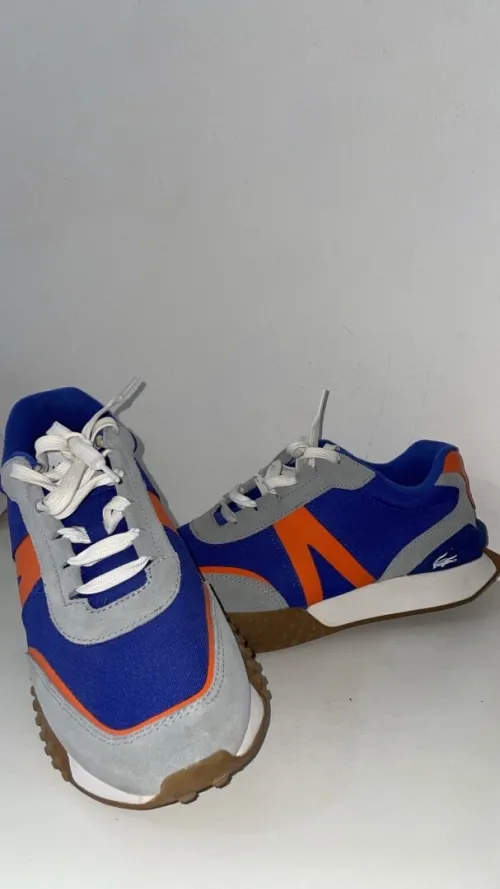 une paire de sneakers Lacoste L-Spin Deluxe homme