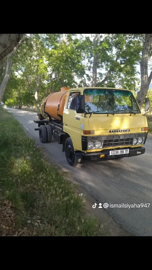 Toyota B30 1985