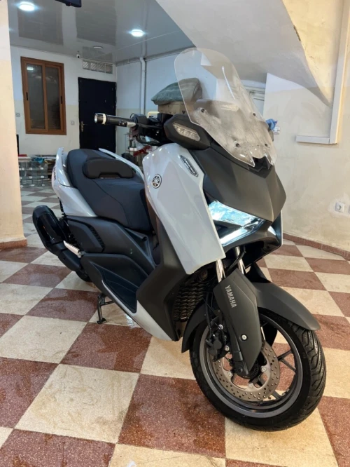 Yamaha XMAX TECH 2025
