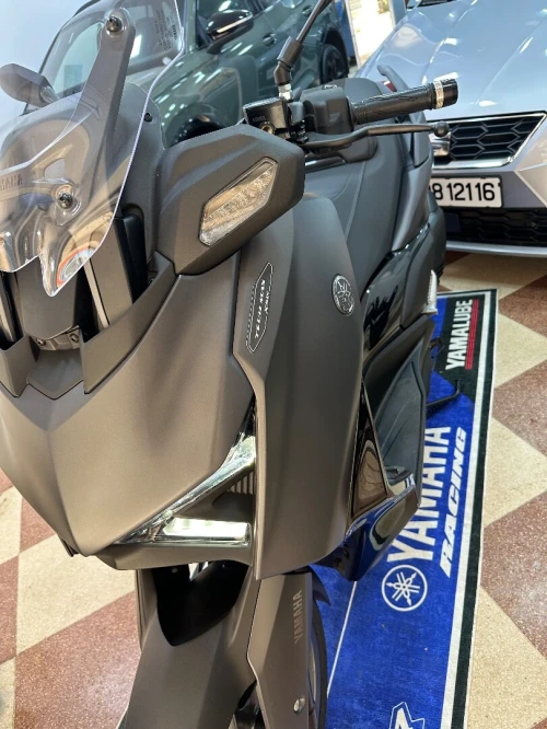 YAMAHA XMAX TECH 2026