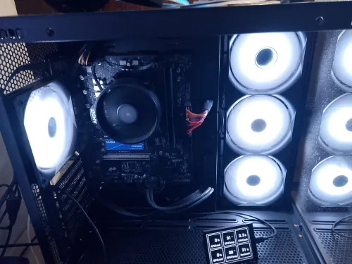 PC GAMER  يمشي أي لعبة