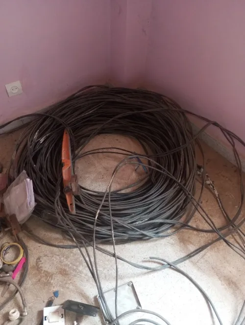 Câble électrique torsadé rigide 