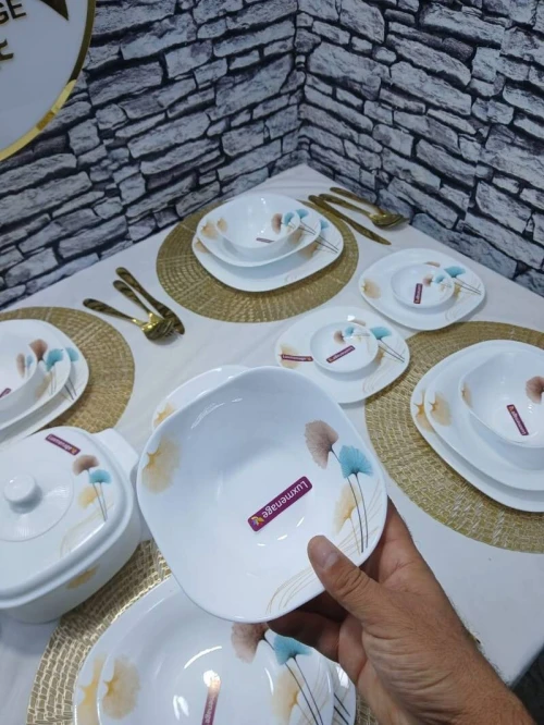 Service A Tabel 32 Piece Motif 2