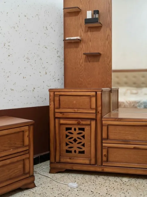 Coiffeuse كوافوز خشبية أنيقة ومناسبة لغرف النوم.