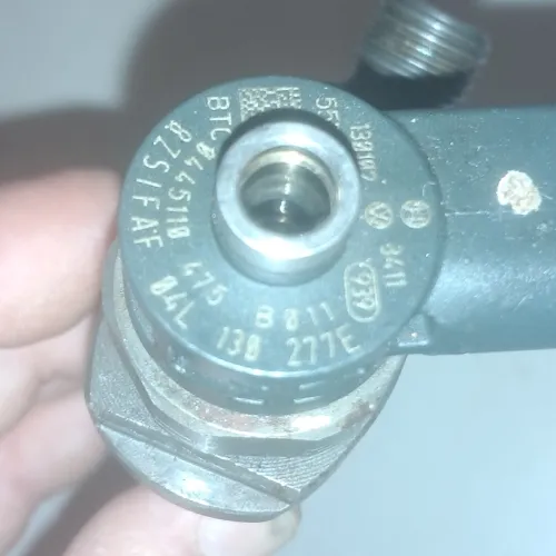 4 Injecteurs Bosch originaux Référence Bosch: 0445110175 Référence VAG: 04L130277E État propre, démontés d'un moteur TDI. Prix à discuter.