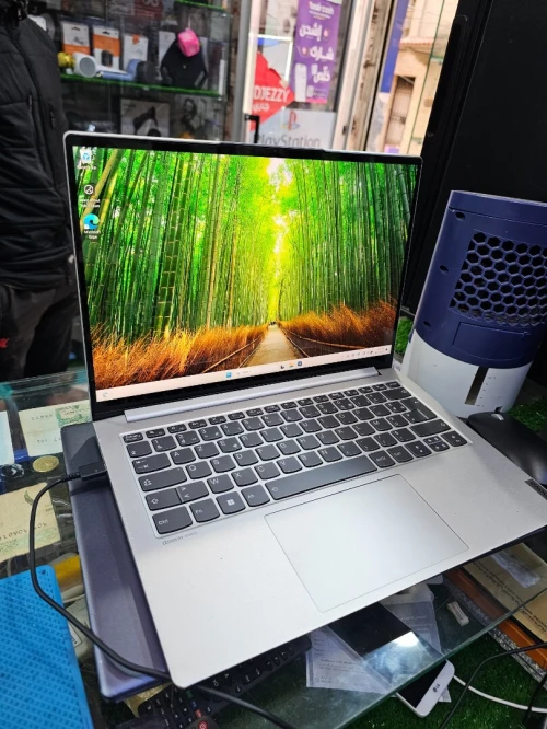 Lenovo yoga i7 11ger 16 ram .320gb ssd