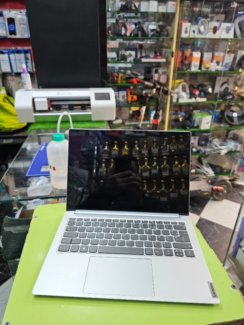 Lenovo yoga i7 11ger 16 ram .320gb ssd