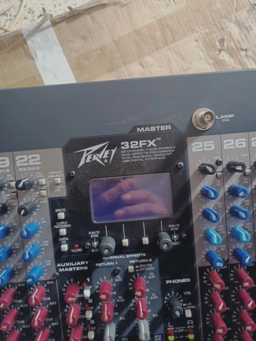 PEAVEY 32 FX