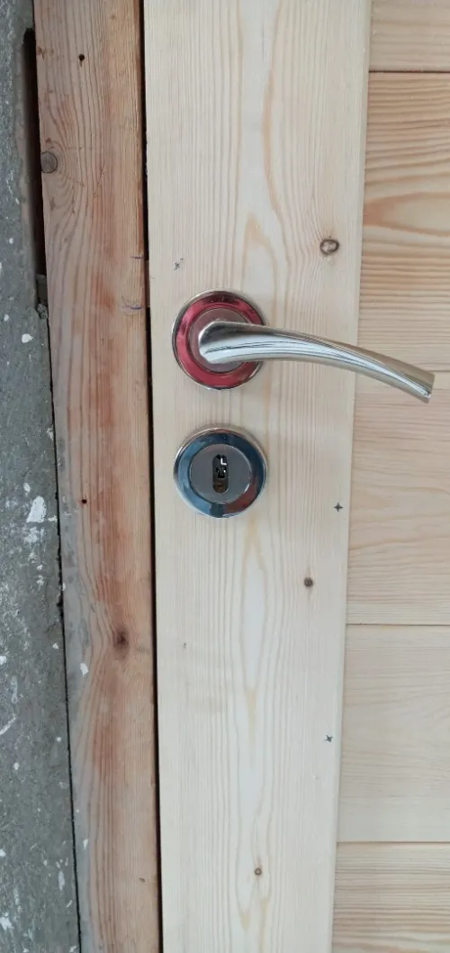 Montage porte en bois