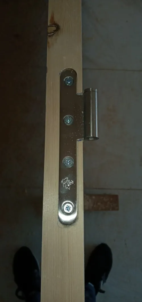 Montage porte en bois