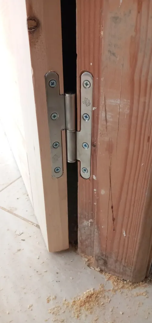 Montage porte en bois