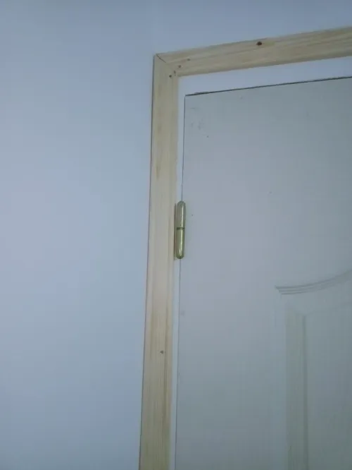 Montage porte en bois