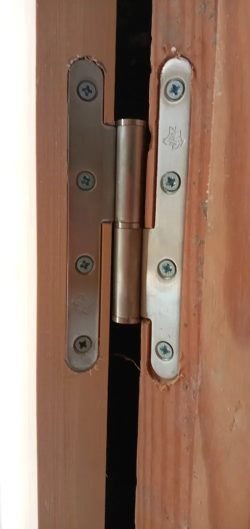 Montage porte en bois