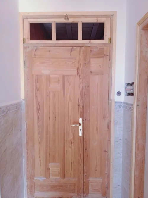 Montage porte en bois
